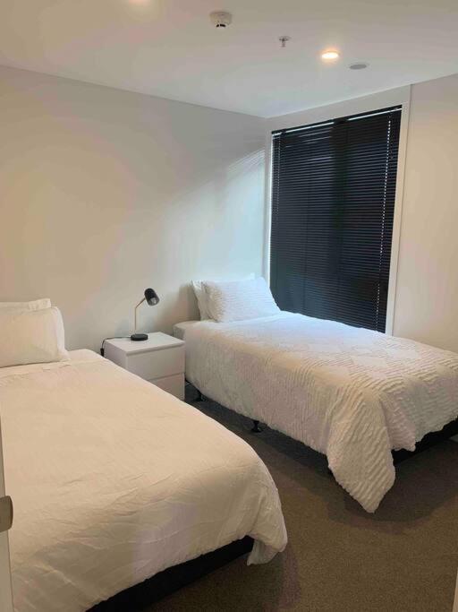 2 Bedrooms Apprtmt Plus Underground Parking In Cbd Christchurch Extérieur photo