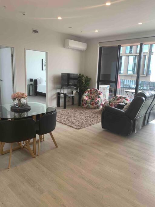 2 Bedrooms Apprtmt Plus Underground Parking In Cbd Christchurch Extérieur photo