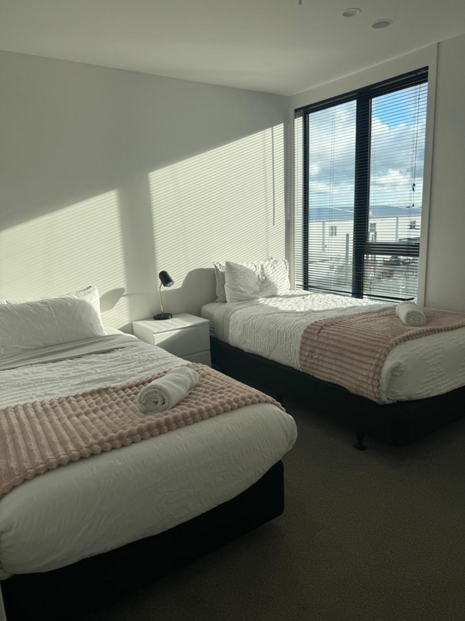 2 Bedrooms Apprtmt Plus Underground Parking In Cbd Christchurch Extérieur photo